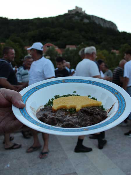 natjecanje lovaca u spremanju gulaša od divljači natjecanje lovaca u spremanju gulaša od divljači
