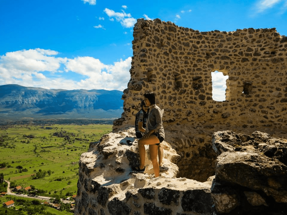 Visitors at Vrlika fortress Prozor